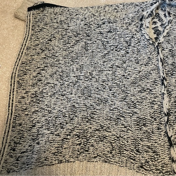 Bardot - Waterfall style animal print fuzzy sweater - Picture 9 of 11